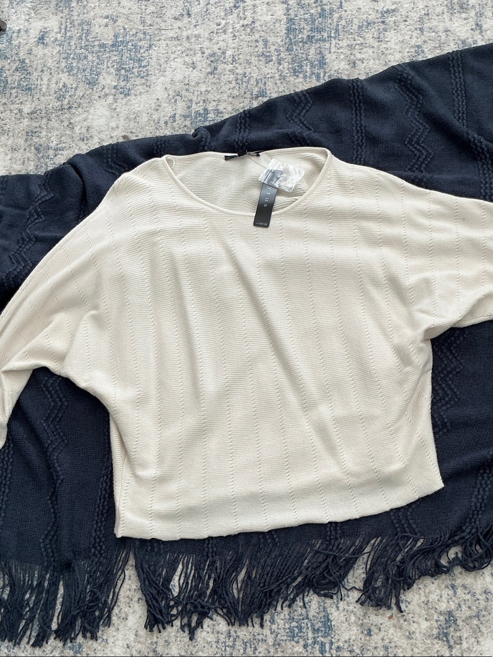 Cyrus sweater NWT